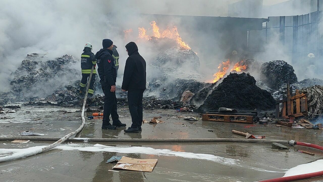 Dumansız Sanayi Bölgesinde, Dumanlar Gökyüzüne Yükseldi4