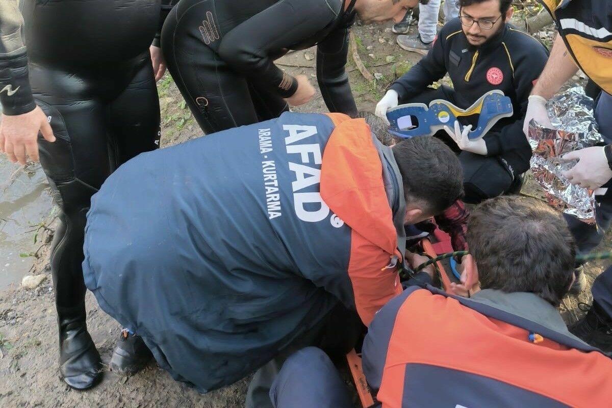 Genç Kız Dicle Nehri'ne Atlayarak Ölmek Istedi! 