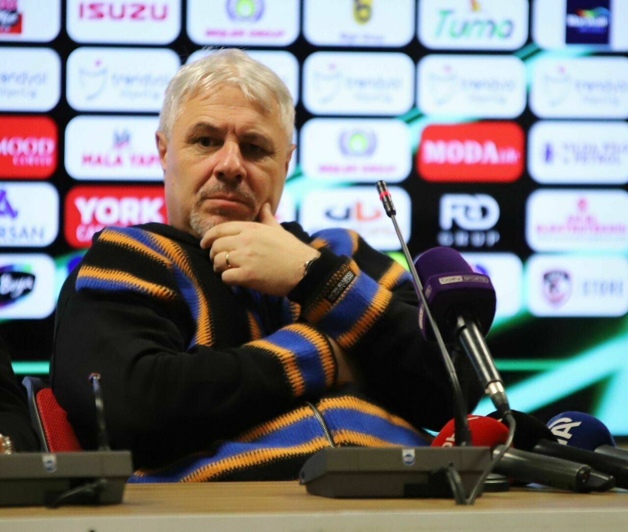 Gaziantep Futbol Kulübü'nün Teknik Direktörü Marius Sumudica, Trendyol Süper Lig'in 20. haftasında oynanan Fenerbahçe maçının ardından düzenlenen basın toplantısında çarpıcı açıklamalarda bulundu.