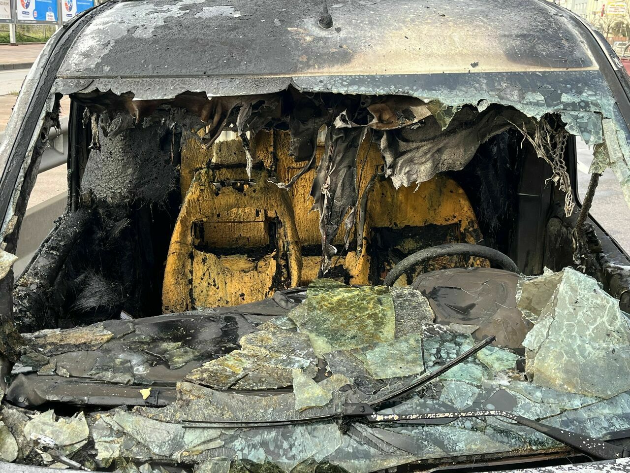 Hafif Ticari Araç Alev Alev Yandı3