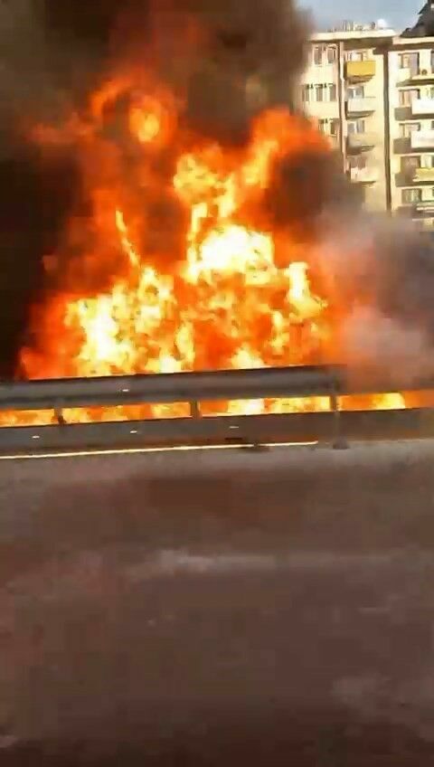 Hafif Ticari Araç Alev Alev Yandı4