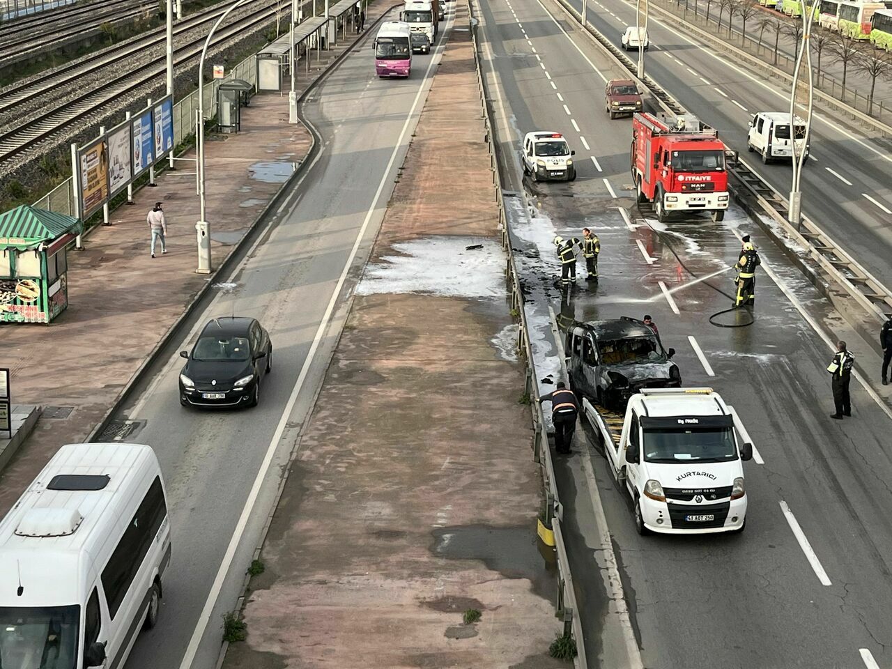 Hafif Ticari Araç Alev Alev Yandı6