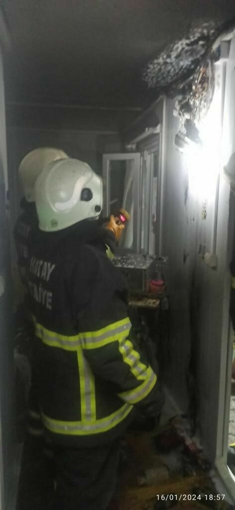 Hatay Arsuz'da Konteyner Yangını Korkuttu 