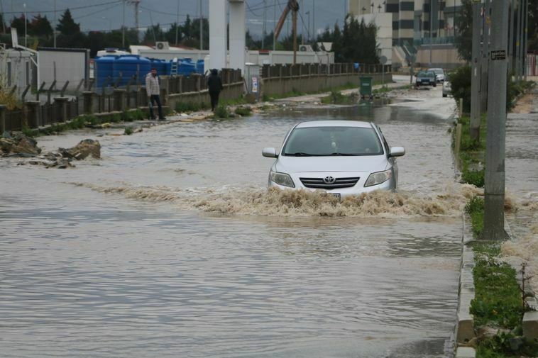 Hatay'da caddeler göle döndü