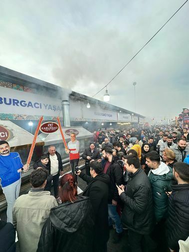 İstanbullular 34 Metrelik Rekor Adana Kebap Ile Doydu