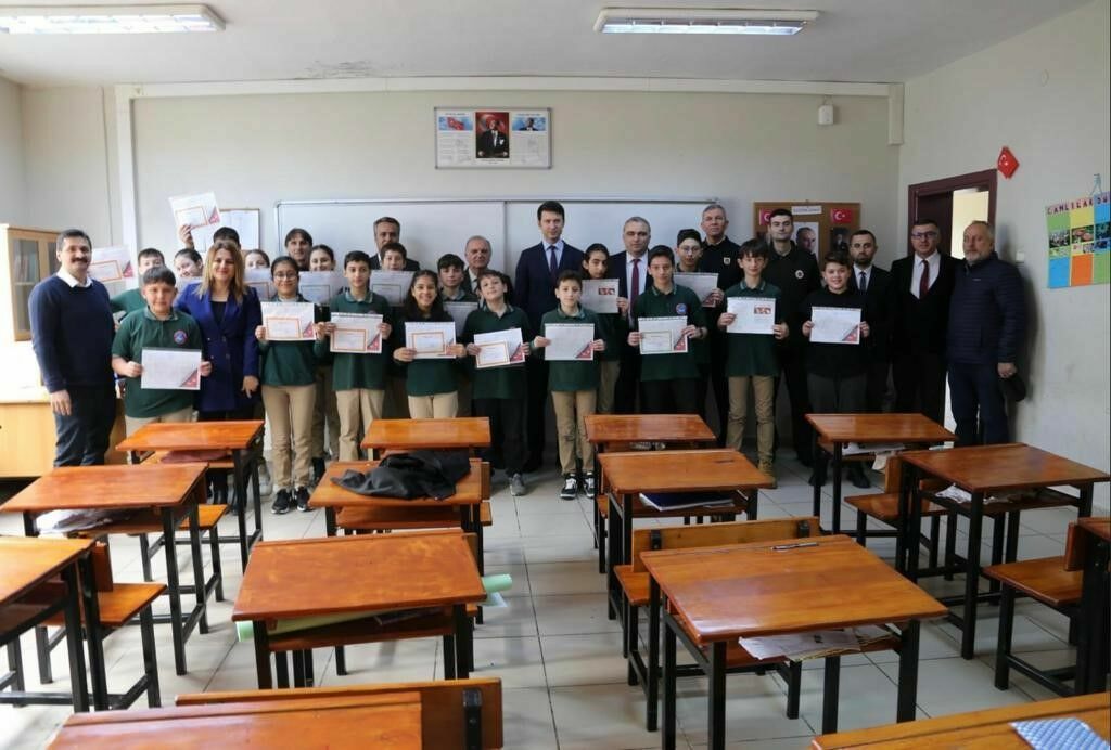 Karne Aldığı Gün Annesiyle Birlikte Kazada Hayatını Kaybetti