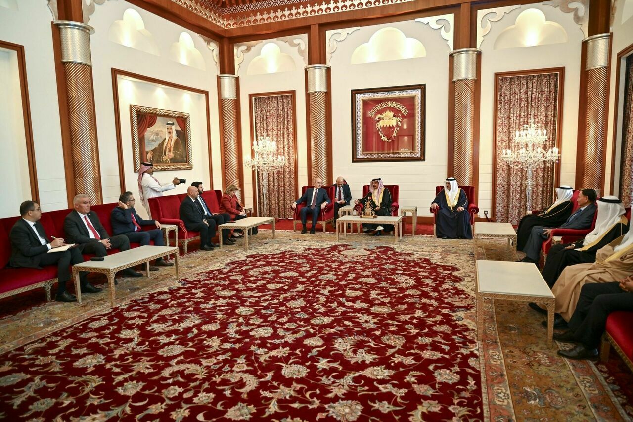 Kurtulmuş, Bahreyn Kralı Al Khalifa Ile Görüştü2