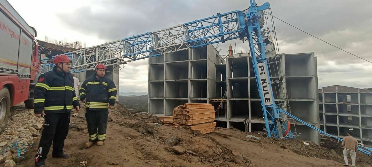 Manisa’da Vinç Devrildi