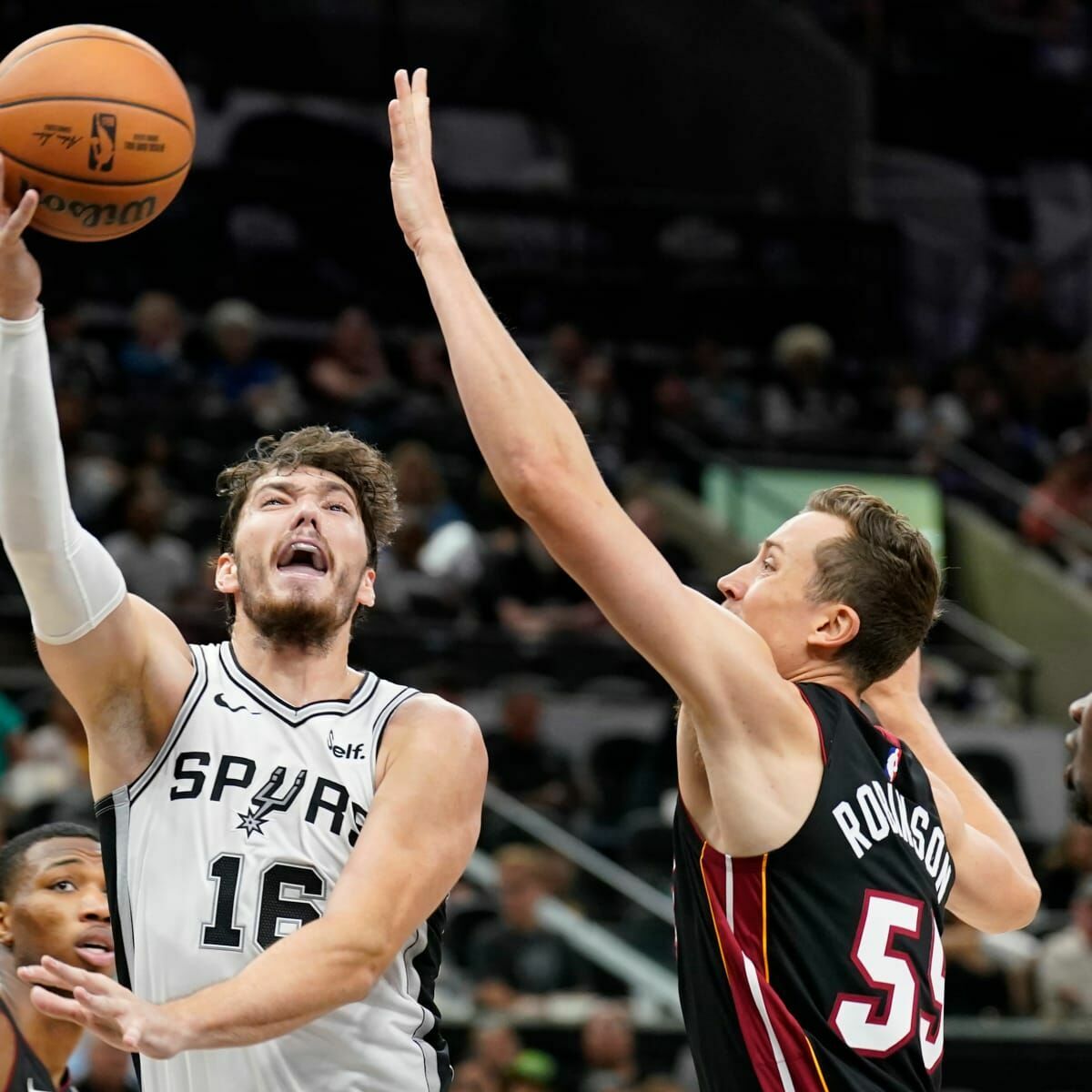 NBA'de Los Angeles derbisi geceye damga vurdu