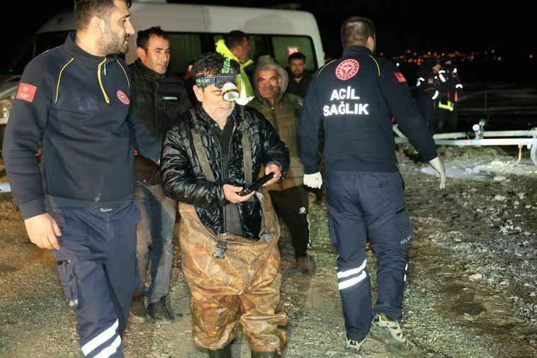 2 Balıkçı, 4 Saatlik Çalışma Sonucu Kurtarıldı4 Result