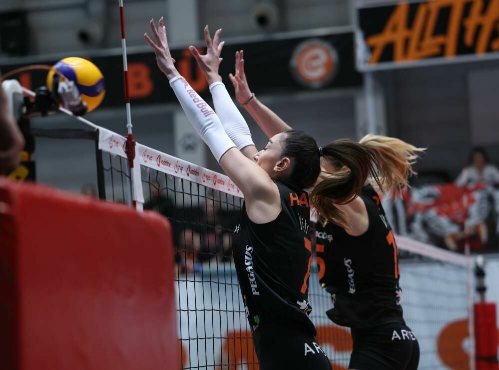 Eczacıbaşı Dynavit Karayolları'na set vermeden kazandı