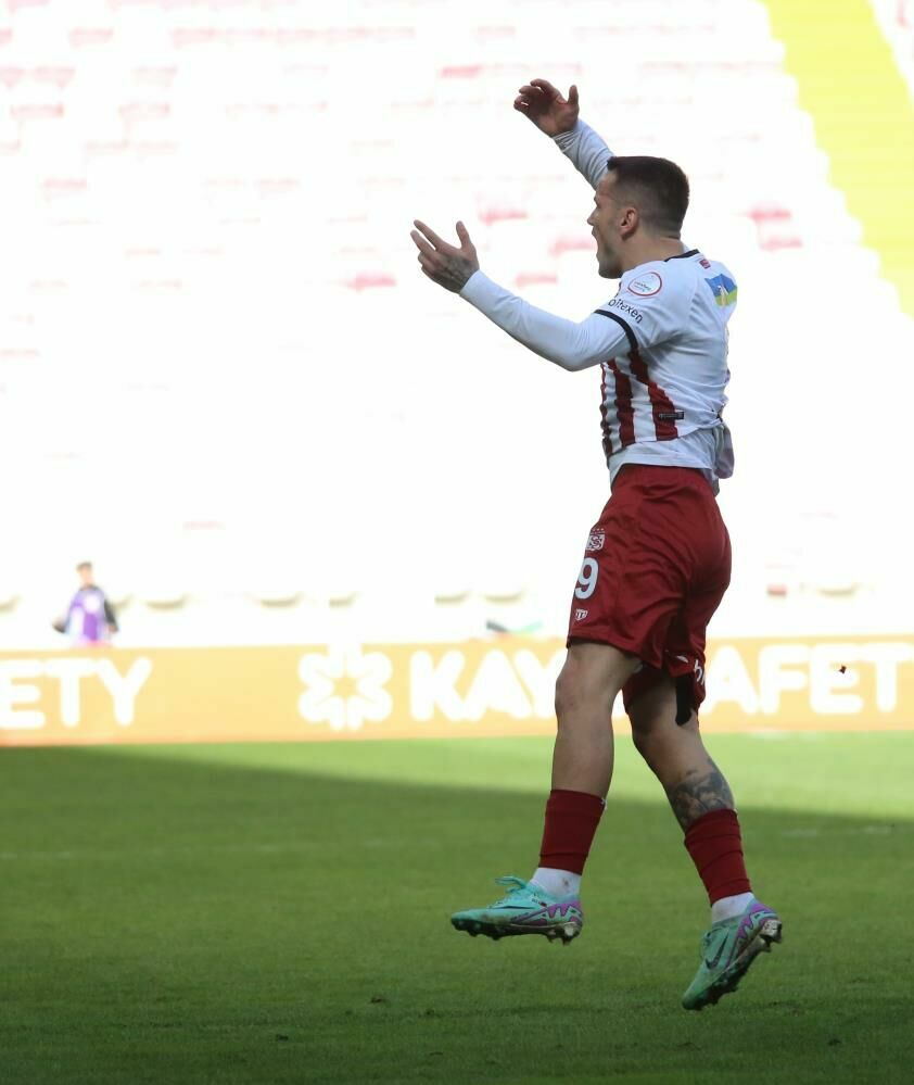 Rey Manaj Sivasspor'un Rizespor maçındaki golüyle dikkat çekti