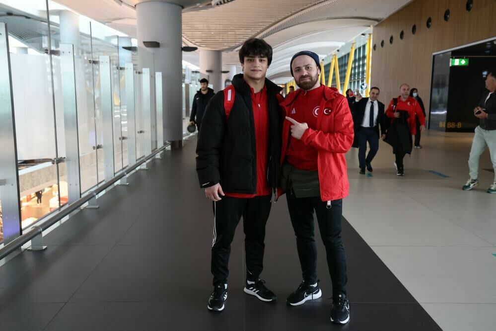 Avrupa Şampiyonu Grekoromen Güreş Milli Takımı yurda dönüş yaptı