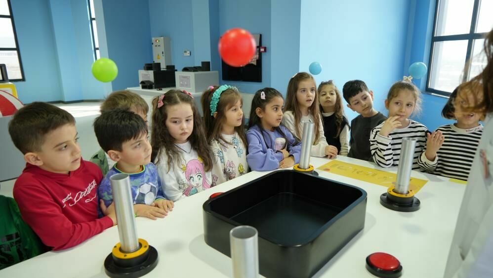 Alper Gezeravcı'nın uzay macerası öğrencileri heyecanlandırdı