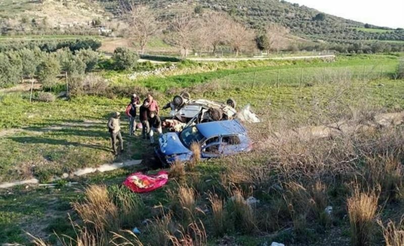 Adana'da Çarpışan Iki Araç Yoldan Fırladı (2) Result