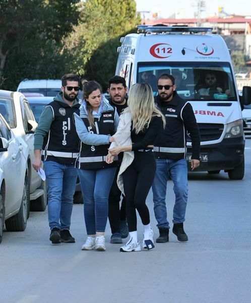 Adana'da Sahte Bakkal Operasyonu! Kanser Ilacı Deposu Çıktı (2) Result