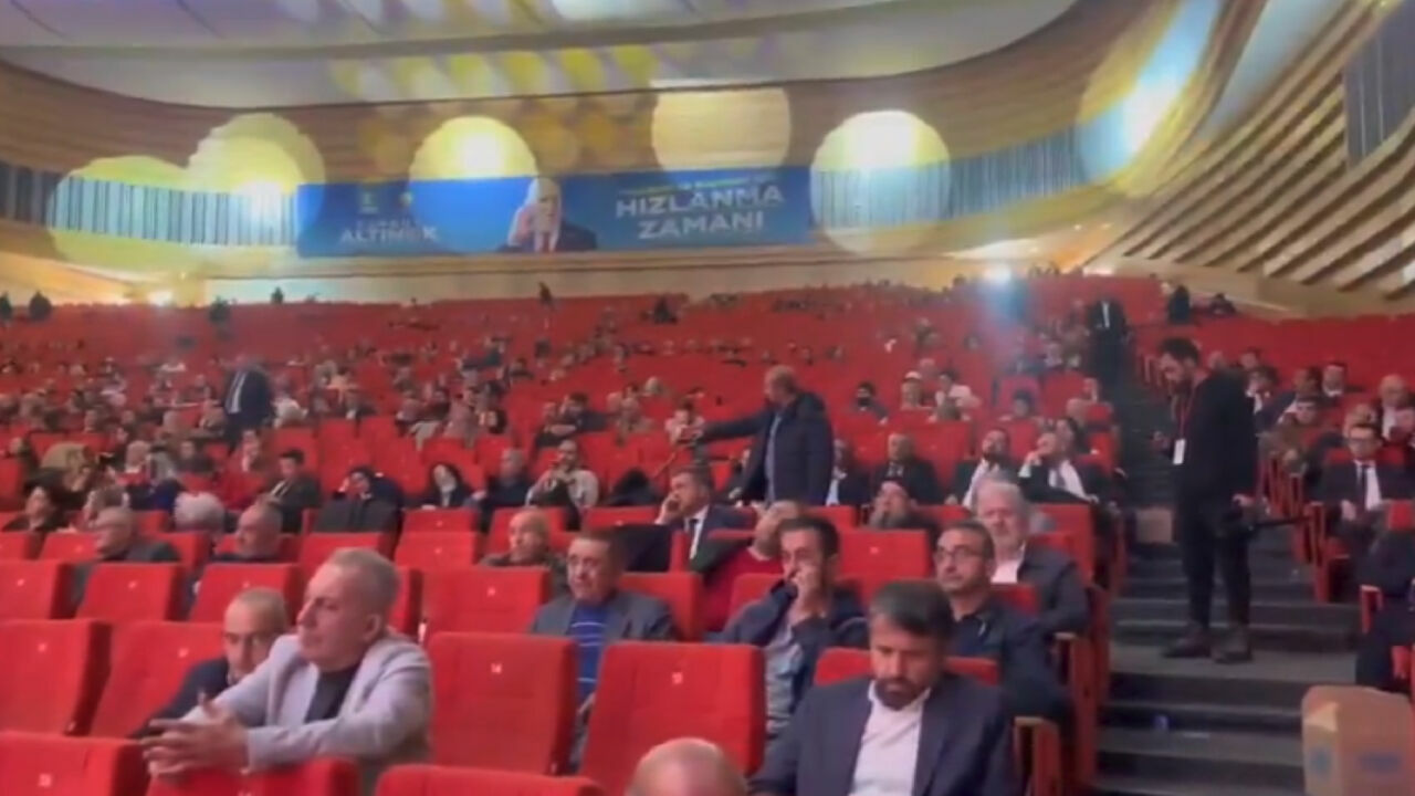 Ak Parti Ankara Adayı Turgut Alktınok'a Tanıtım Şoku! Salondaki Boşluklar Dikkat Çekti (3)