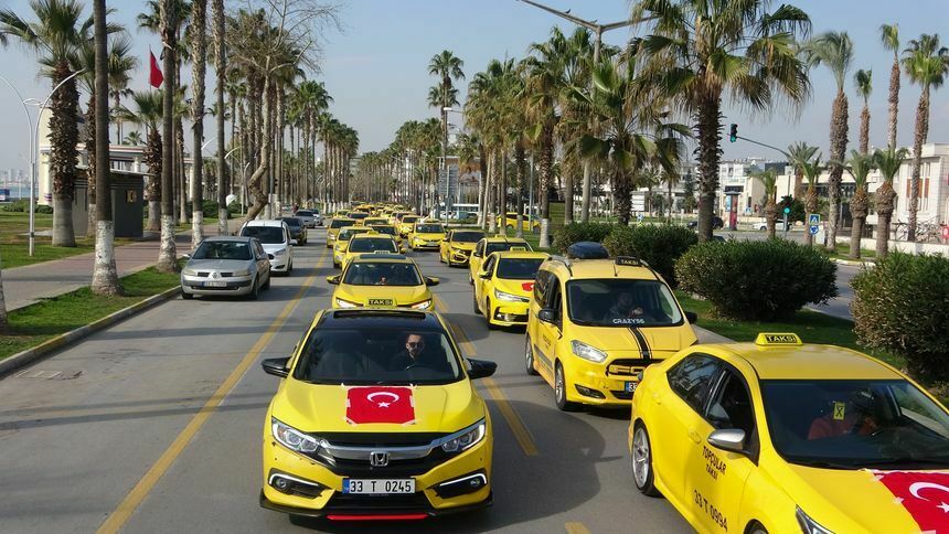 İzmir'de Cinayete Kurban Giden Taksici Mersin'de Konvoyla Anıldı