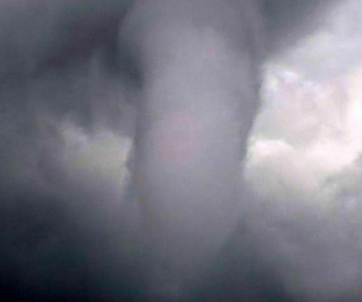 Dev Hortum Zeytin Ağaçlarını Kökünden Söktü  