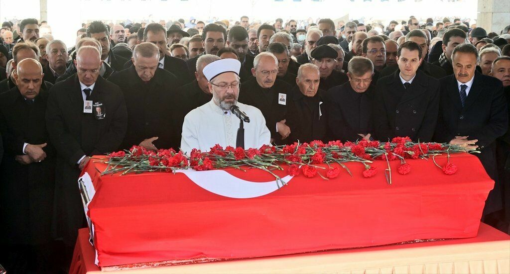 Baykal mezarı başında anılacak