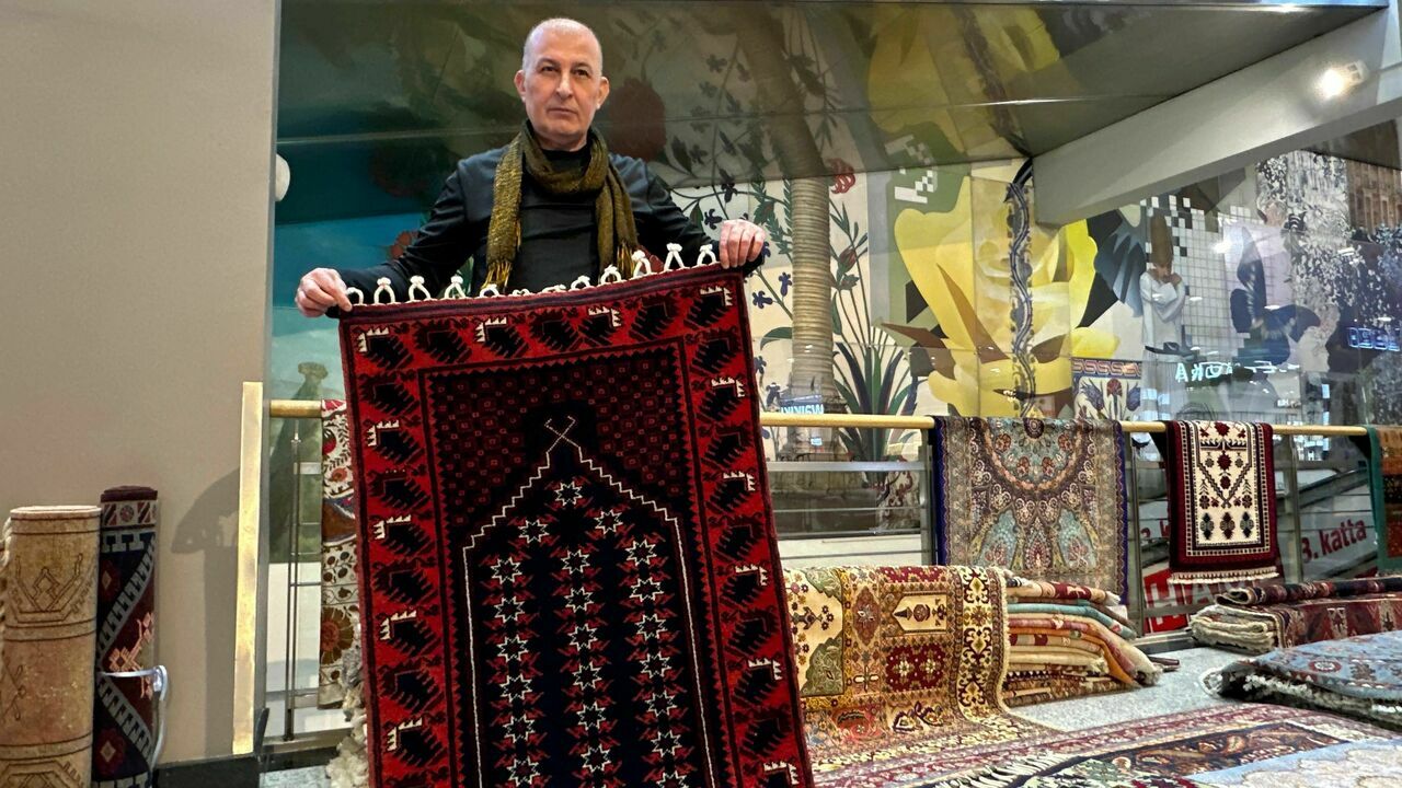 Halı İçin Öğretmenlik Mesleğini Bıraktı! Dünyanın Hayran Olduğu Halı!