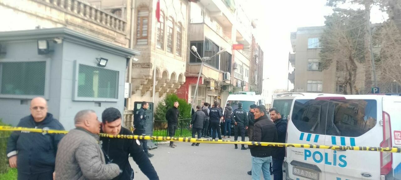 Eşini Silahla Vurarak Öldürdü!