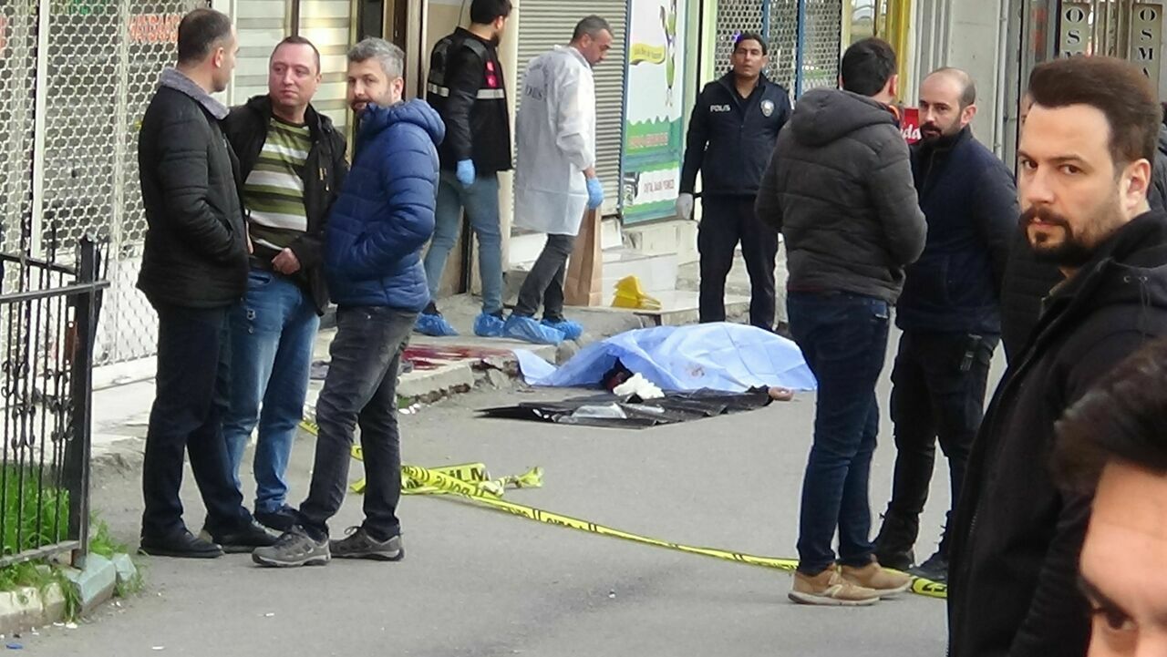 Eşini Silahla Vurarak Öldürdü!