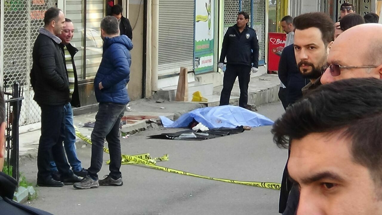 Eşini Silahla Vurarak Öldürdü!