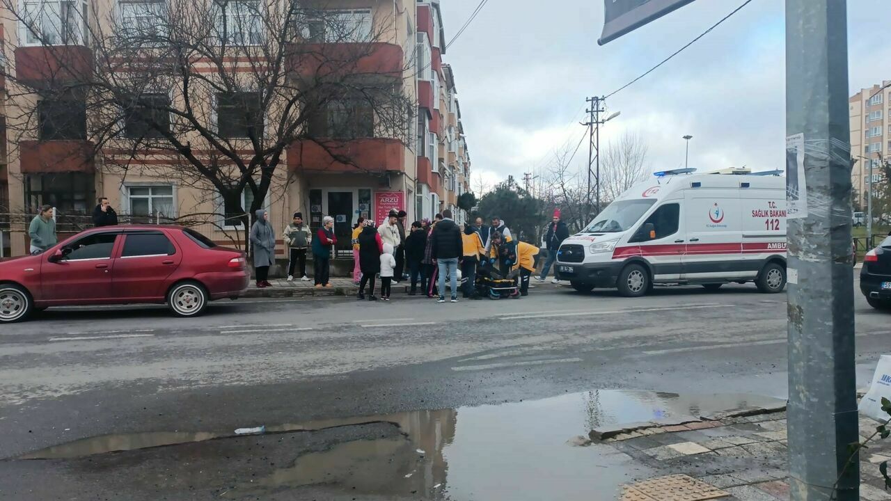 Otomobil Yol Kenarındaki Vatandaşa Çarptı