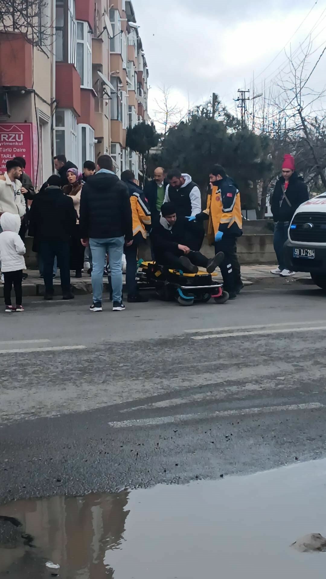 Otomobil Yol Kenarındaki Vatandaşa Çarptı