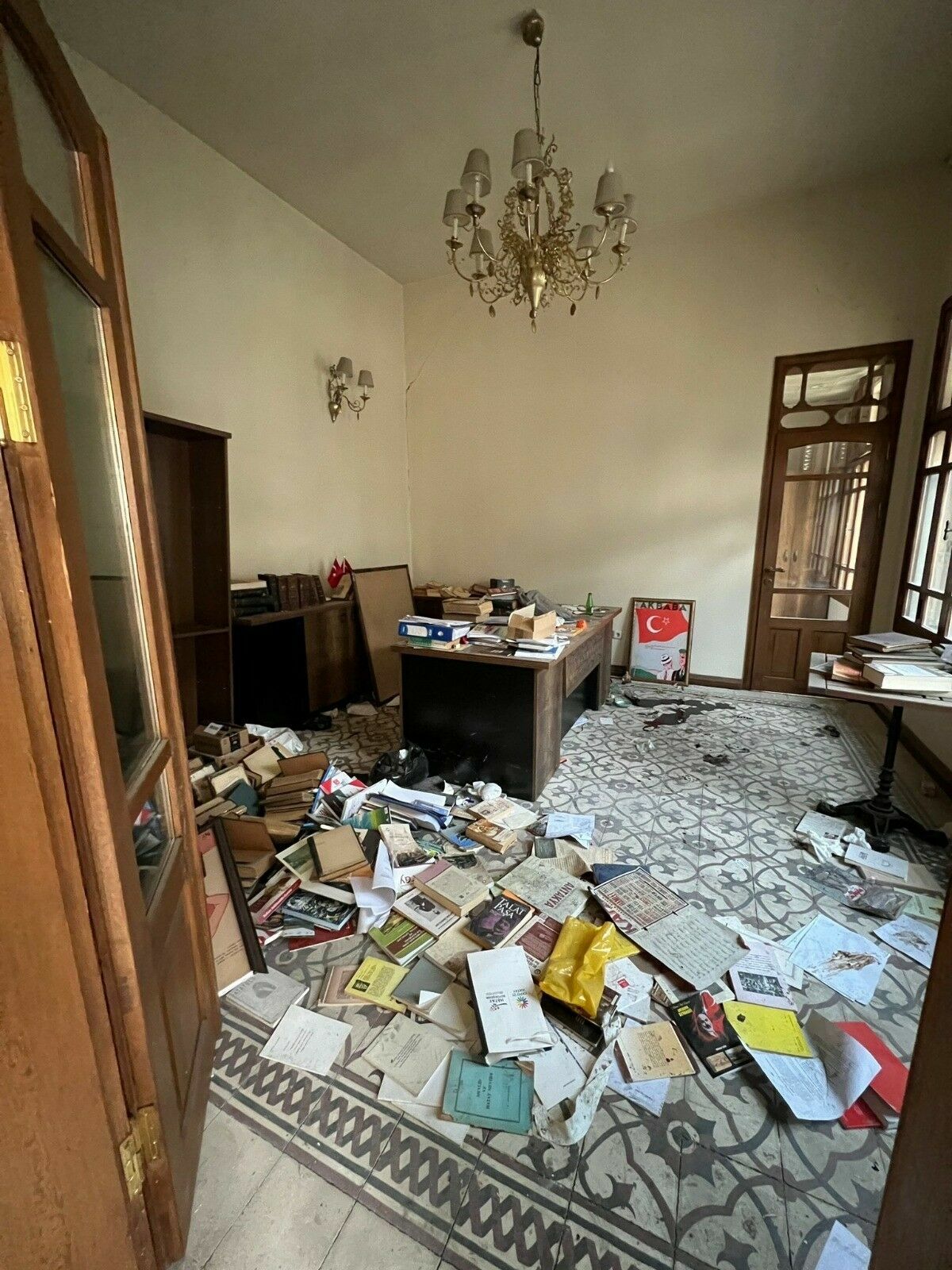 Hatay'da Enkazdan Çıkarılan Tarihi Eserler Türk Tarih Kurumu’na Teslim Edildi (4)