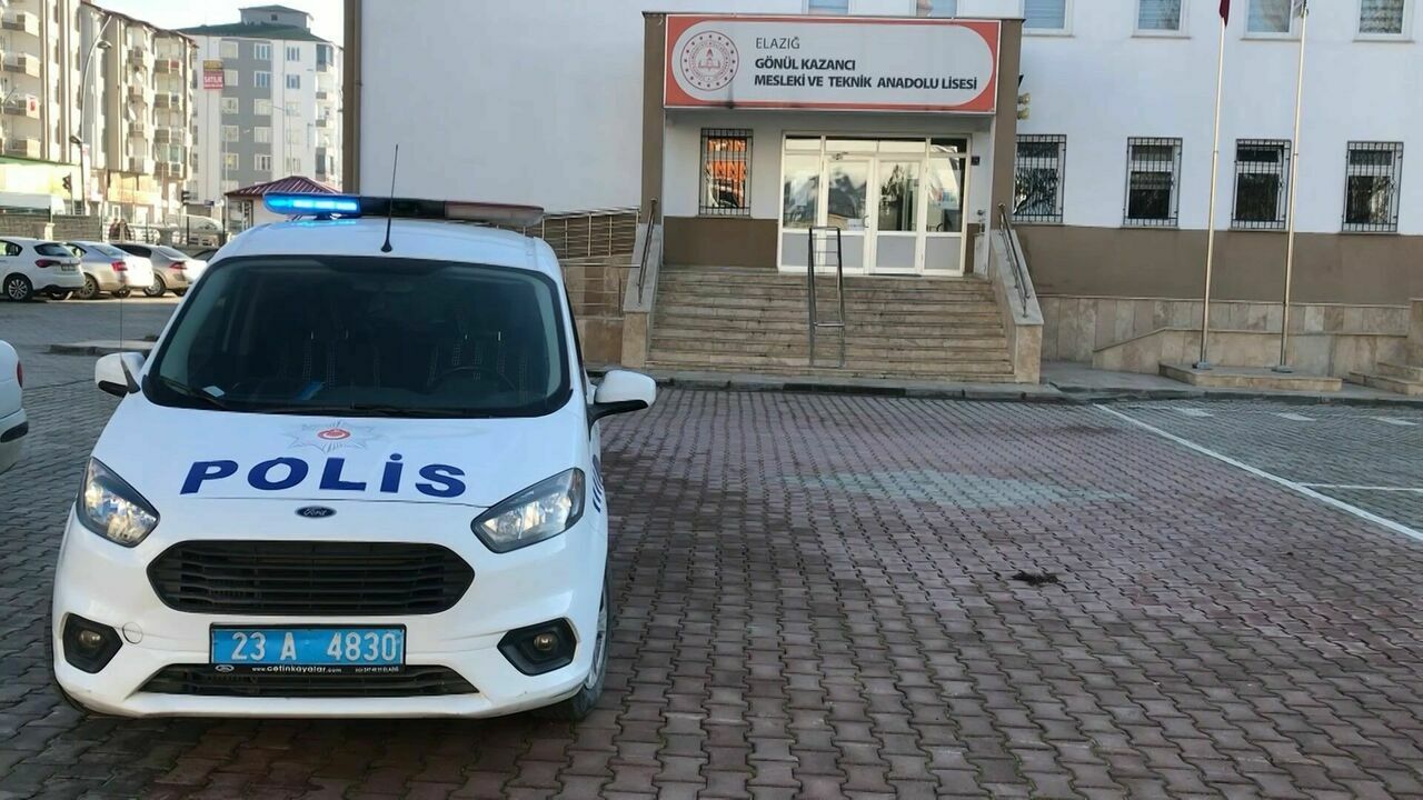 Kız Meselesinden' Çıkan Kavgada 1 Öğrenci Bıçaklandı2