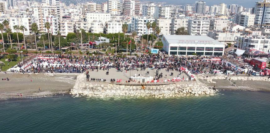 Mersin Sahilinde Kar Festivali