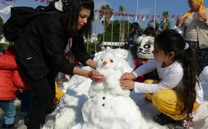 Mersin Sahilinde Kar Festivali 