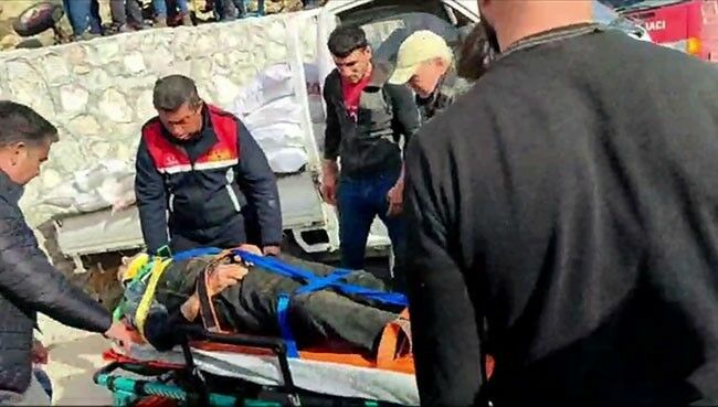 Tarlasını Sürerken Traktör Devrildi