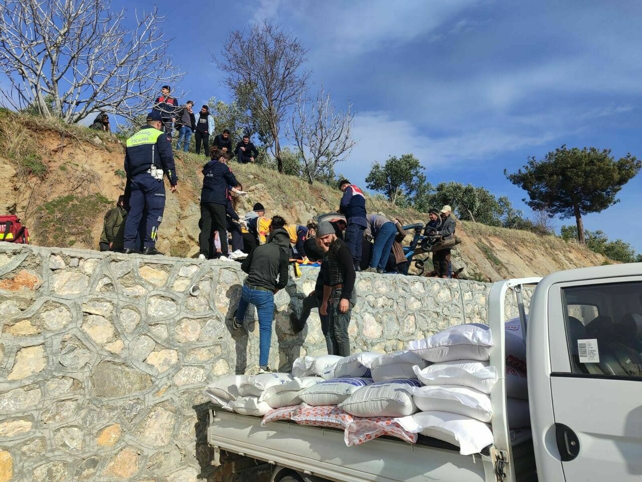 Tarlasını Sürerken Traktör Devrildi2