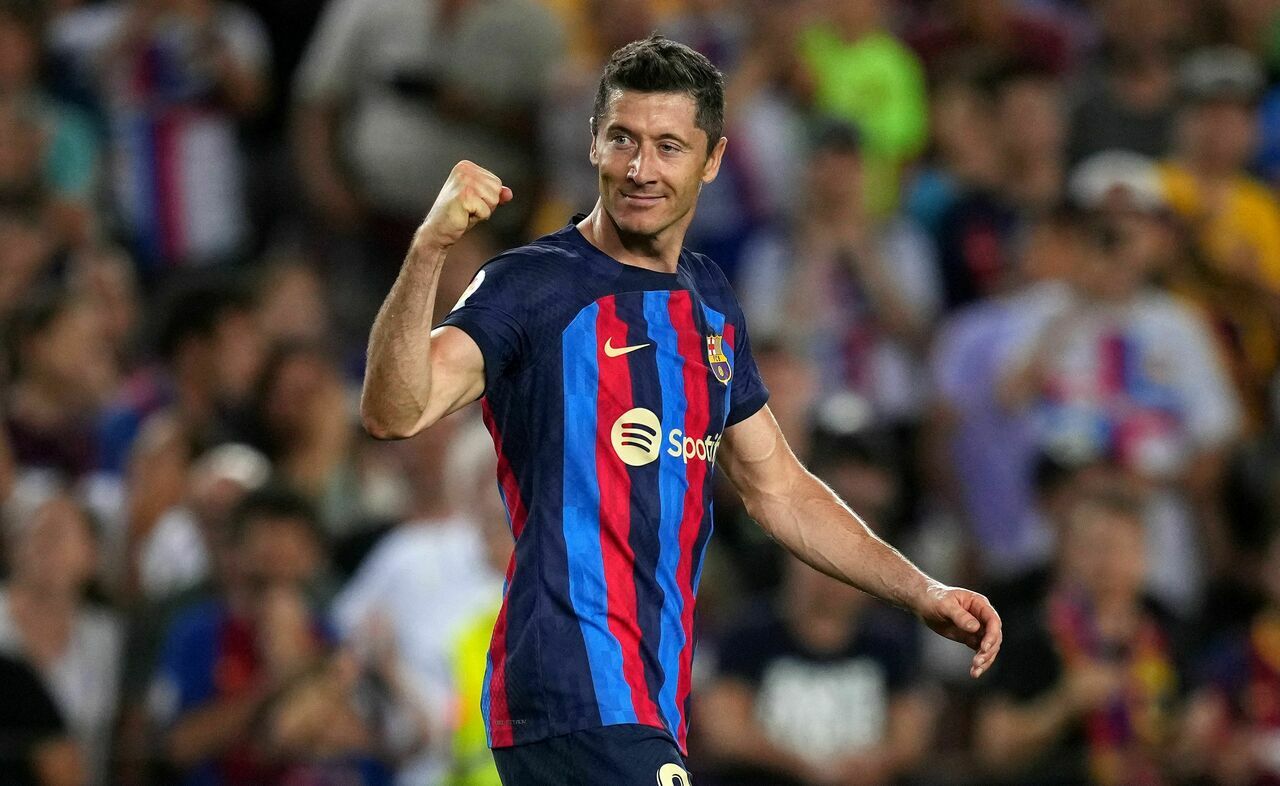 Barcelona’nın yıldızı Lewandowski 100 milyon euro’luk teklifi reddetti
