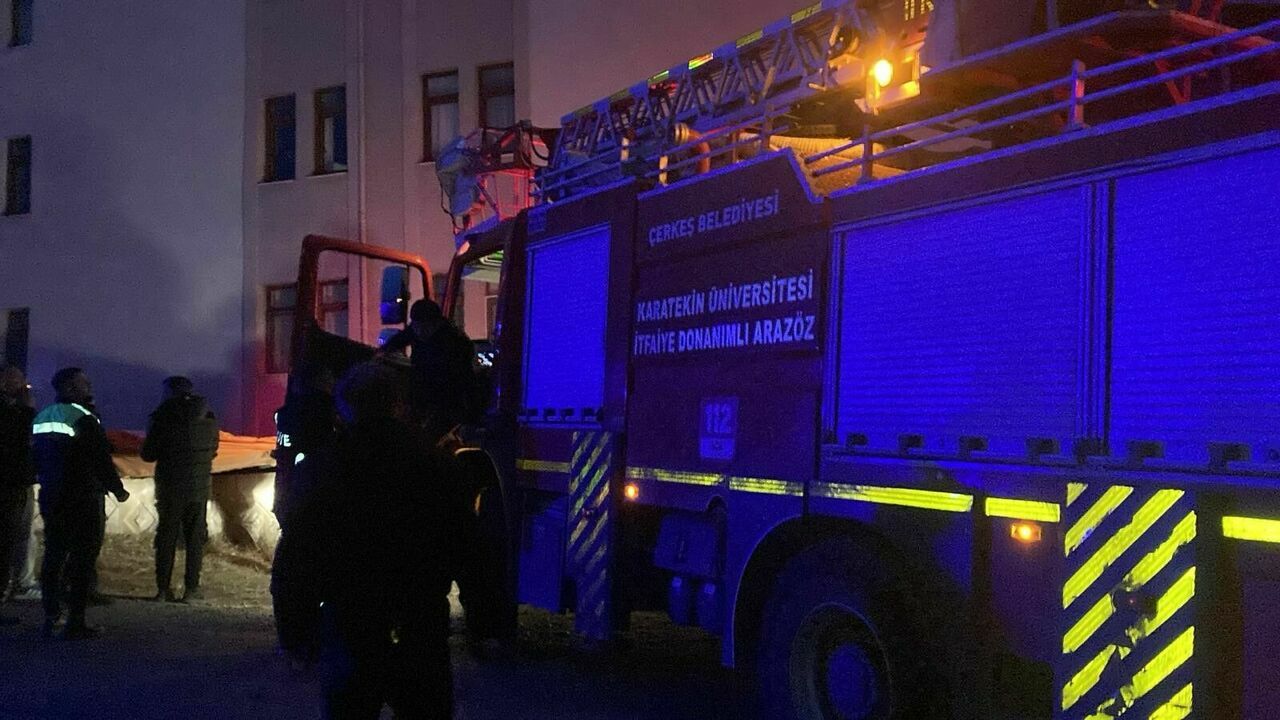 4. Kattan Ölüme Atladı! (2)