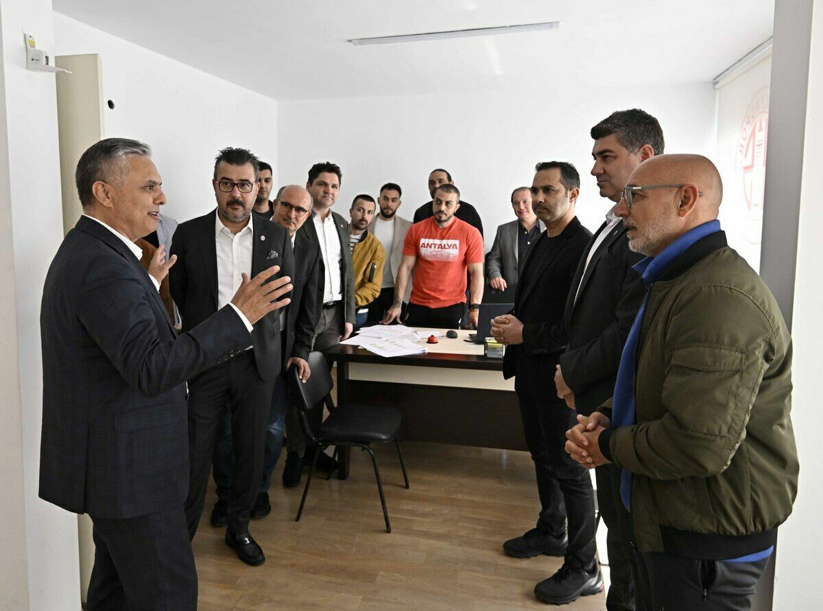 Ümit Uysal'a destek artarak sürüyor