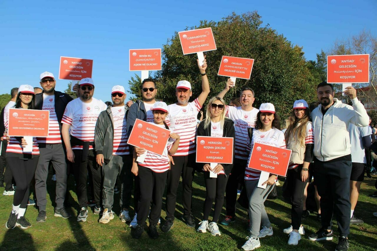 ANTİAD gençlerin geleceği için koştu!