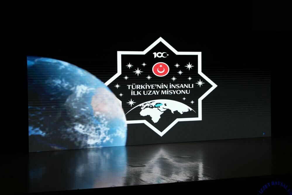 Alper Gezeravcı Bolu Abant İzzet Baysal Üniversitesinde gençlerle buluştu