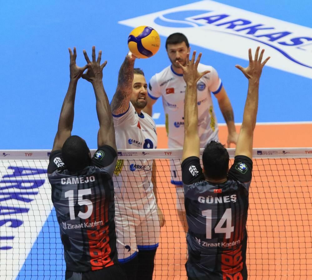 Arkas Spor Ziraat Bankkart'ı yenerek finale yükseldi