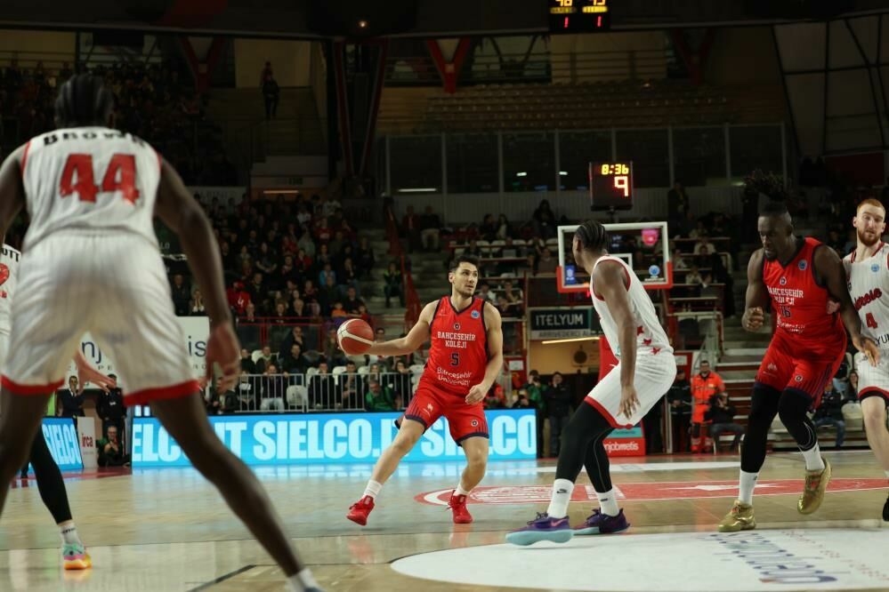 Bahçeşehir Koleji Pallacanestro Varese'ye karşı mağlup oldu