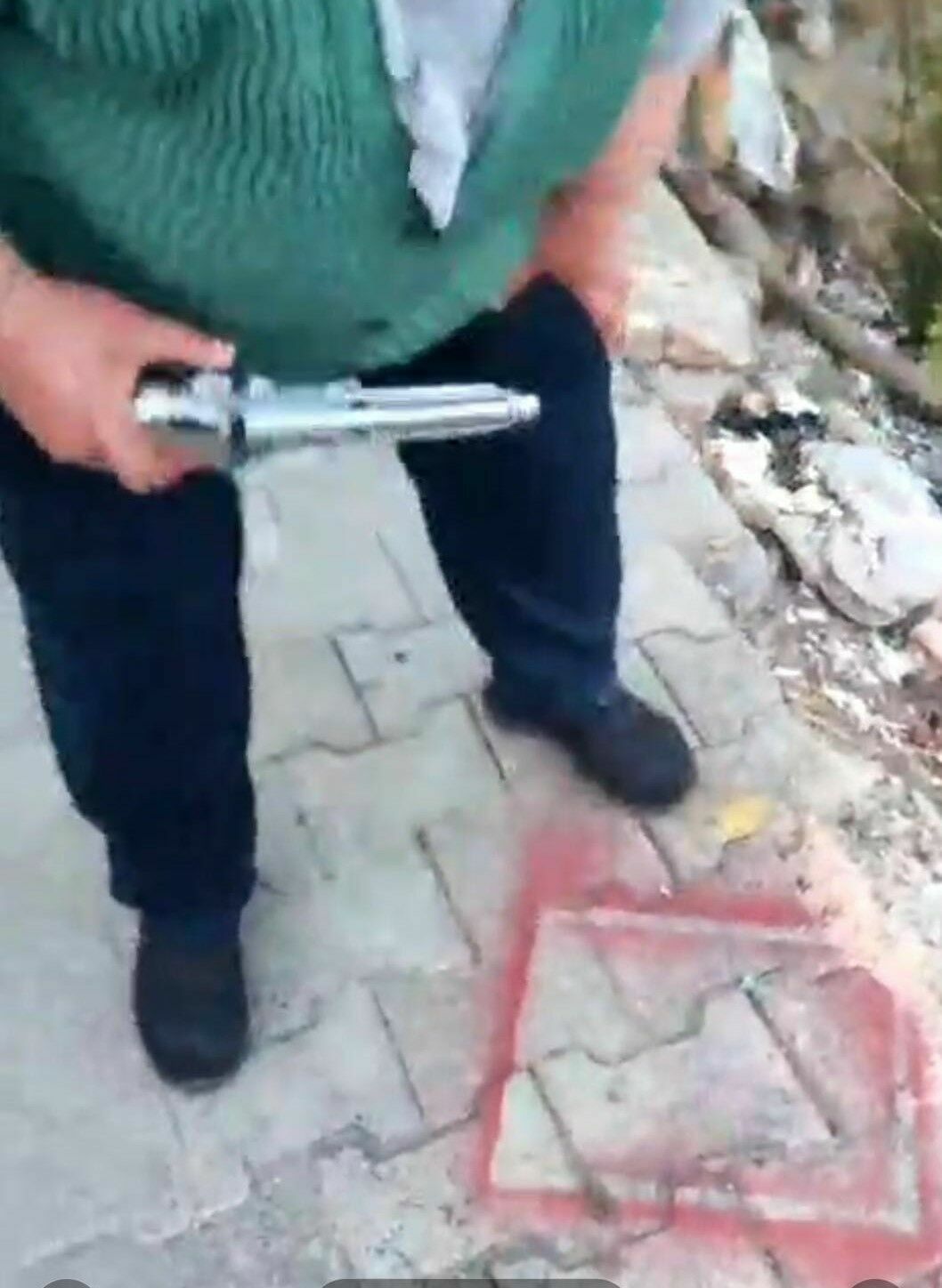 Adana'da Muhtar Ve Oğlu Sucuk Ekmek Dükkanı Açan Kadını Tehdit Etti (2)