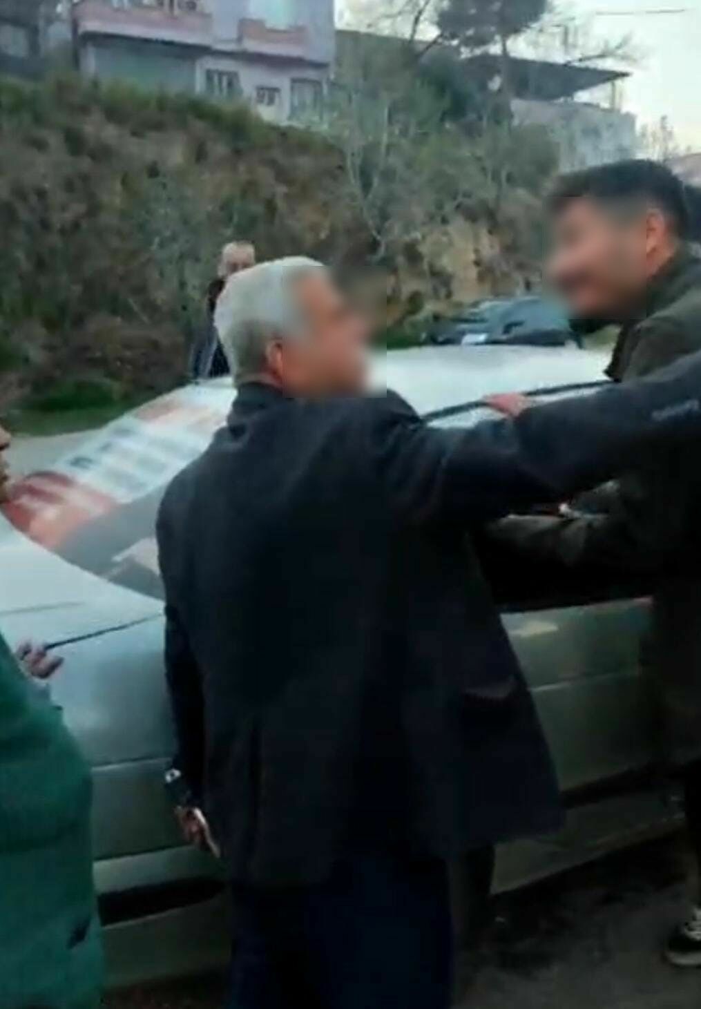 Adana'da Muhtar Ve Oğlu Sucuk Ekmek Dükkanı Açan Kadını Tehdit Etti (3)