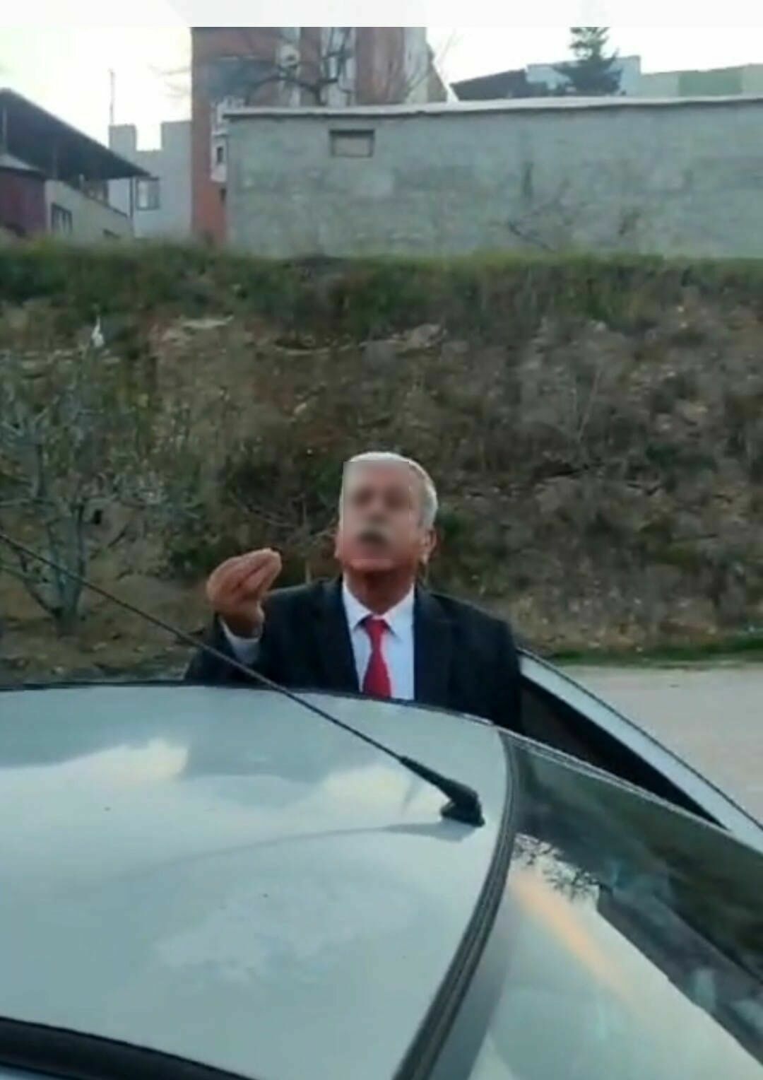 Adana'da Muhtar Ve Oğlu Sucuk Ekmek Dükkanı Açan Kadını Tehdit Etti (4)