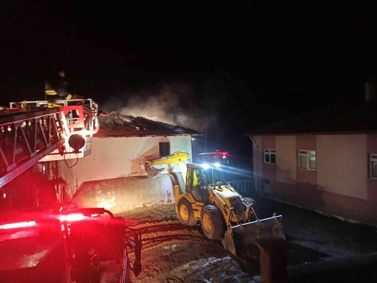 Mutfak Tüpü Patladı, Çıkan Yangında 1 Kişi Hayatını Kaybetti2