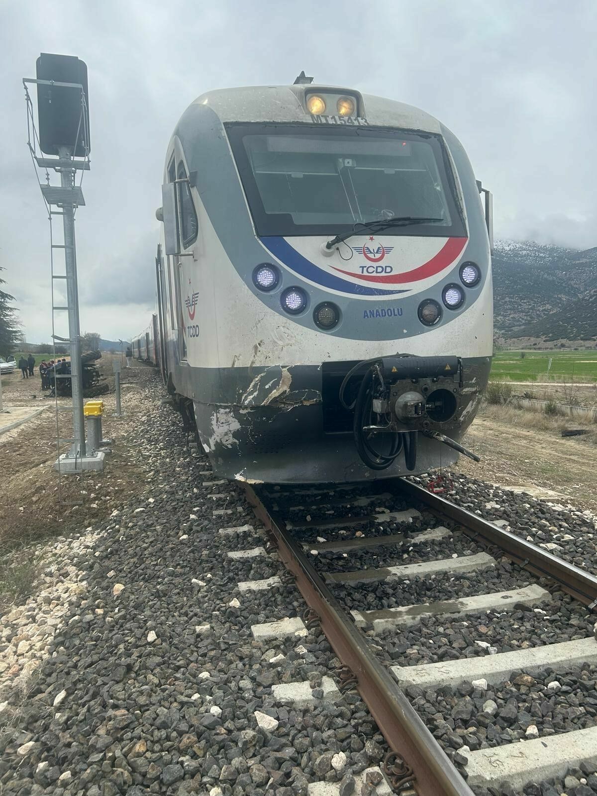 Aw16847Isparta'da Tren Traktörü Ikiye Böldü! Feci Kaza Kamerada0 05