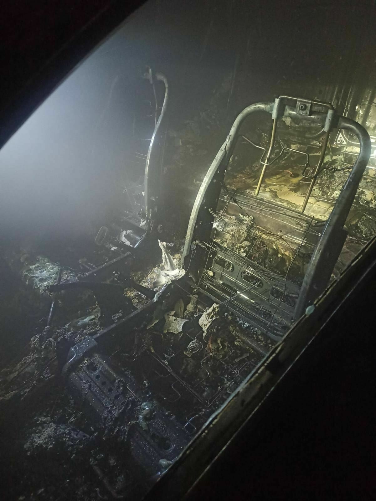 Burdur'da Gizemli Olay! Boş Araziye Bırakılan Otomobil Küle Döndü  (3)