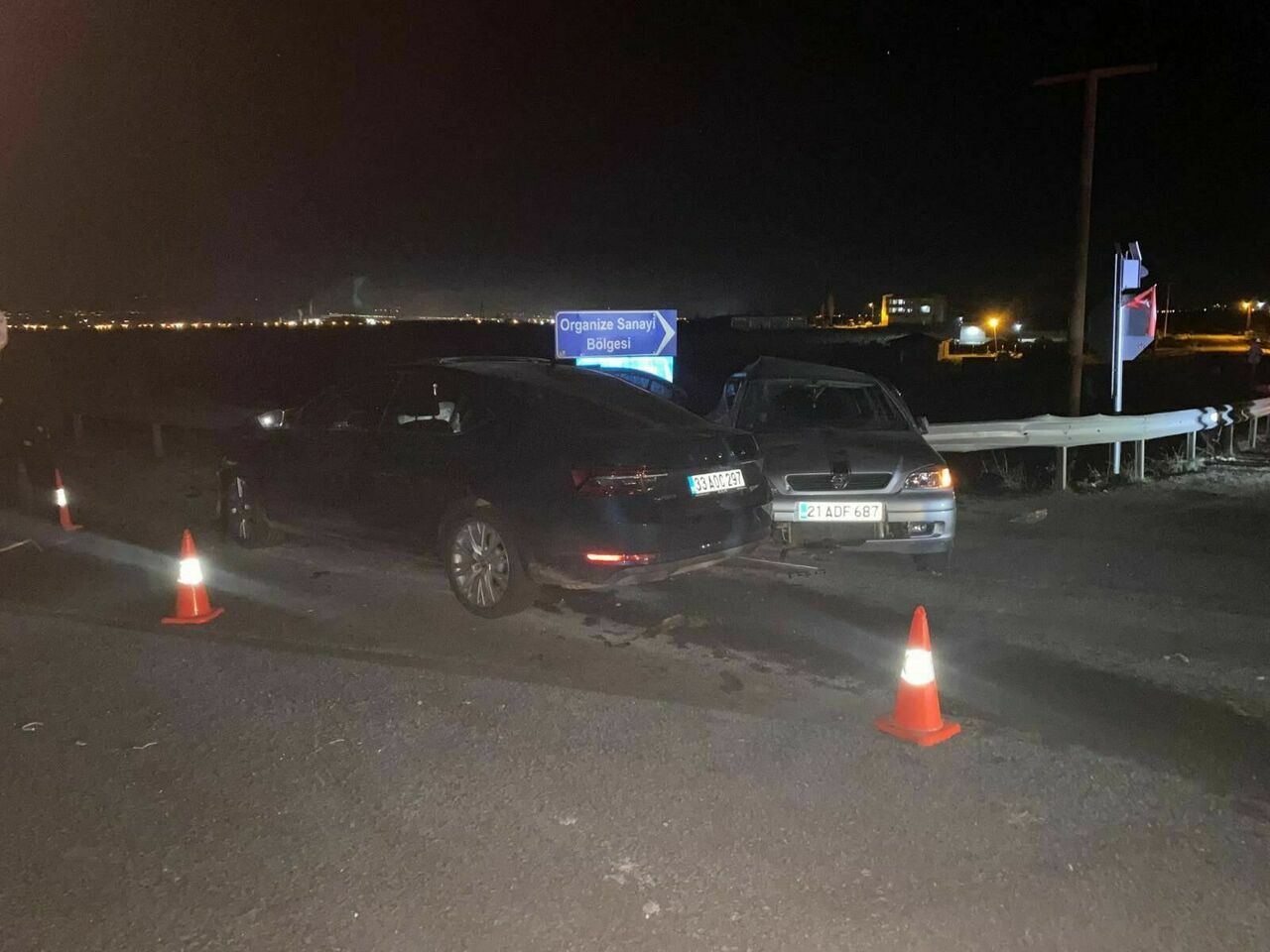 Diyarbakır'da Iki Otomobil Çarpıştı